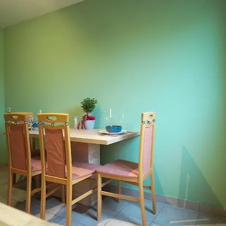 1 Apartment