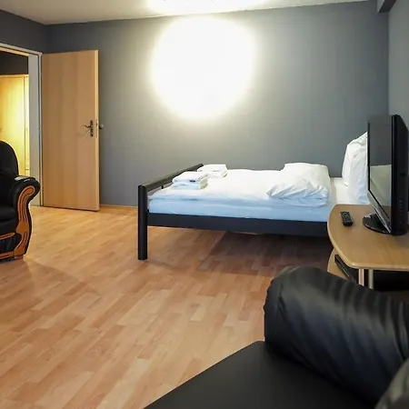 1 Apartment *