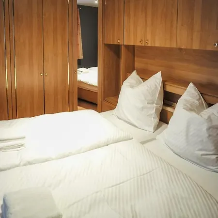 1 Apartment